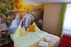 Wasserfalltapete_Bett